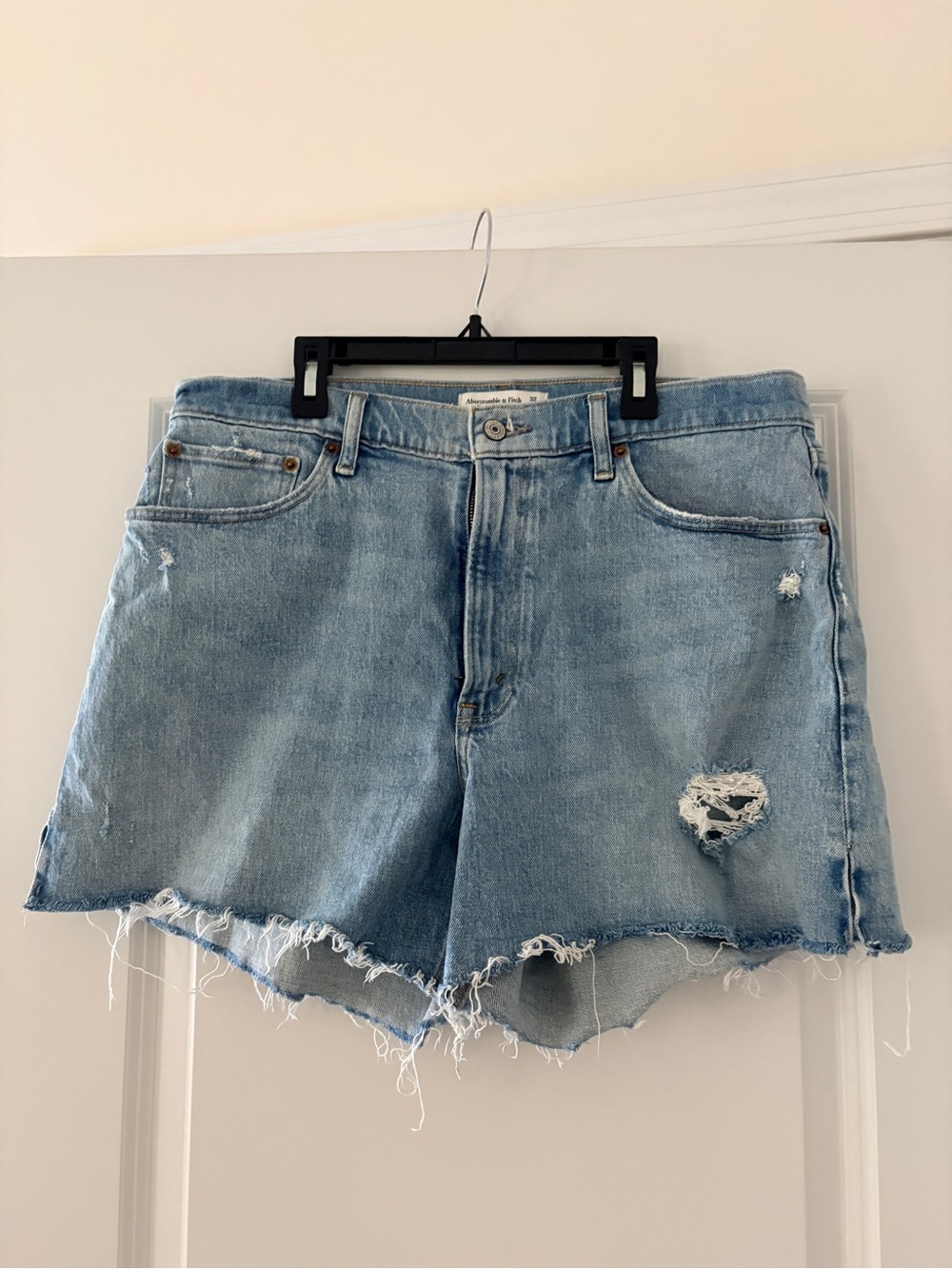 Abercrombie & Fitch Curve Love 4” High Rise Mom Short